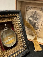 Antike Reliquienkapsel mit